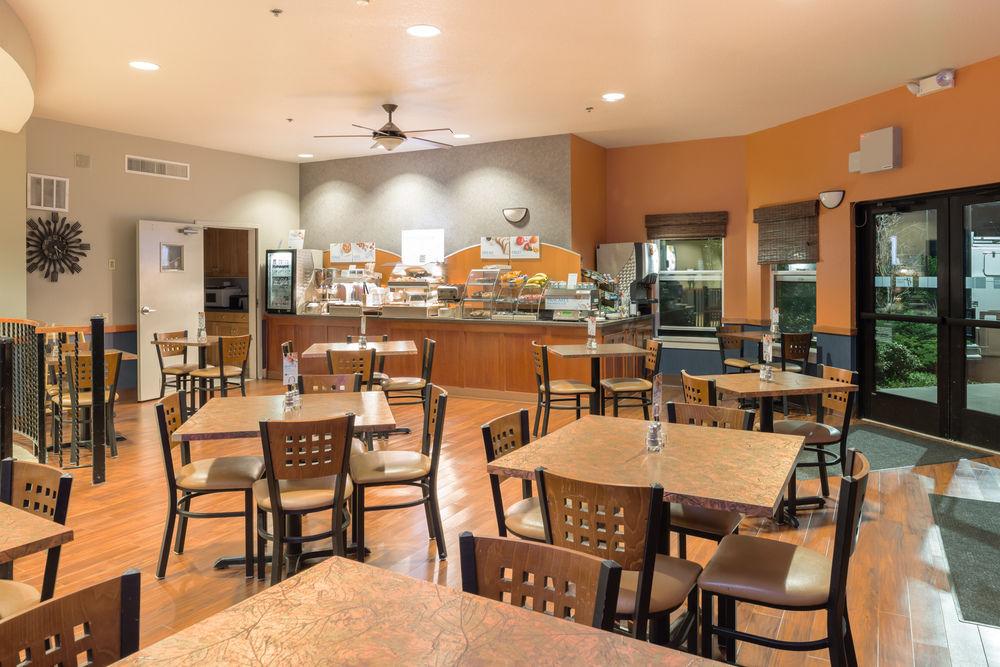 Holiday Inn Express Hotel & Suites Arcata/Eureka-Airport Area By Ihg McKinleyville Eksteriør billede