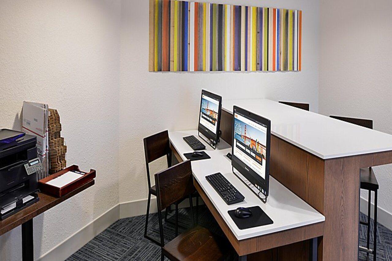 Holiday Inn Express Hotel & Suites Arcata/Eureka-Airport Area By Ihg McKinleyville Eksteriør billede