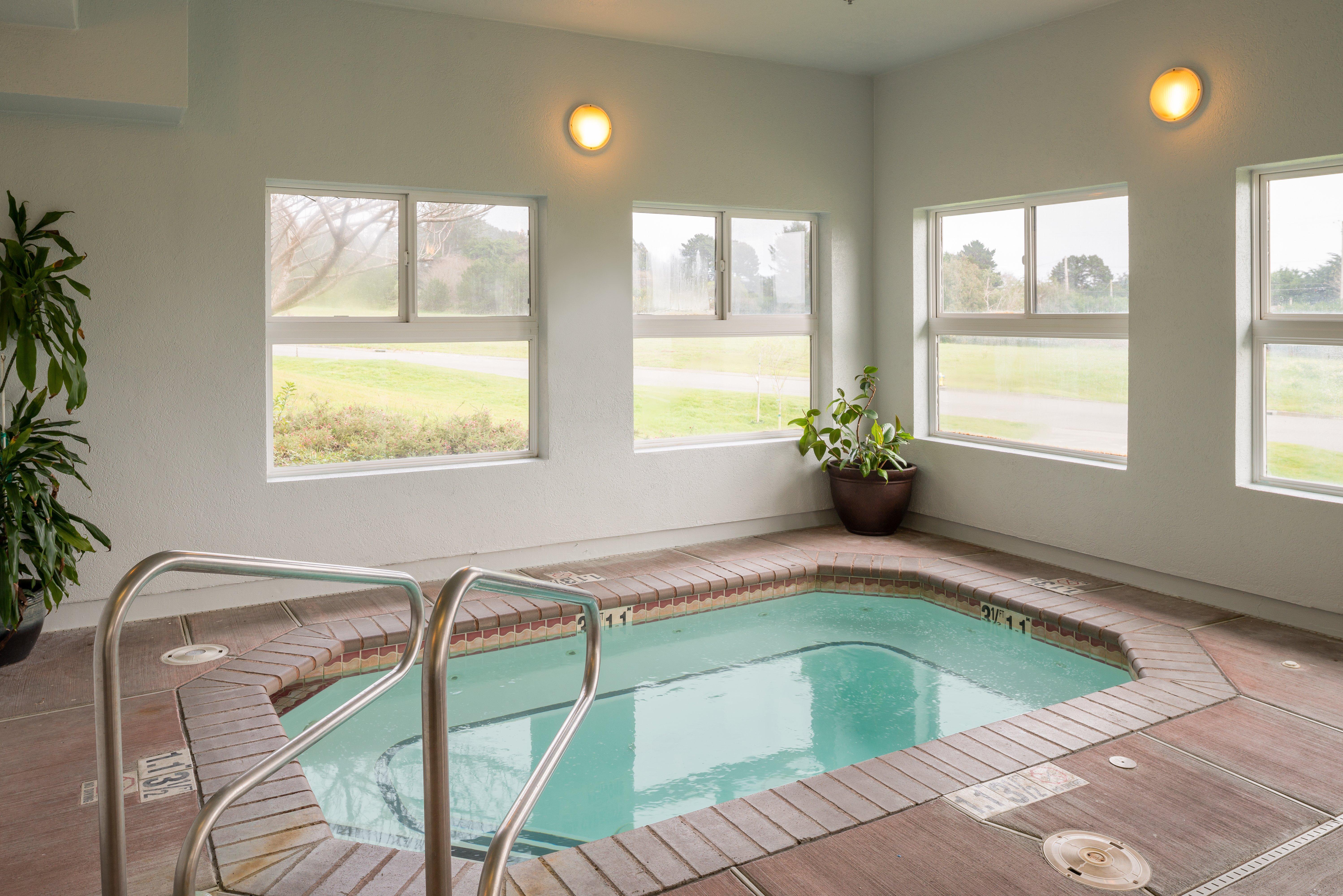 Holiday Inn Express Hotel & Suites Arcata/Eureka-Airport Area By Ihg McKinleyville Eksteriør billede