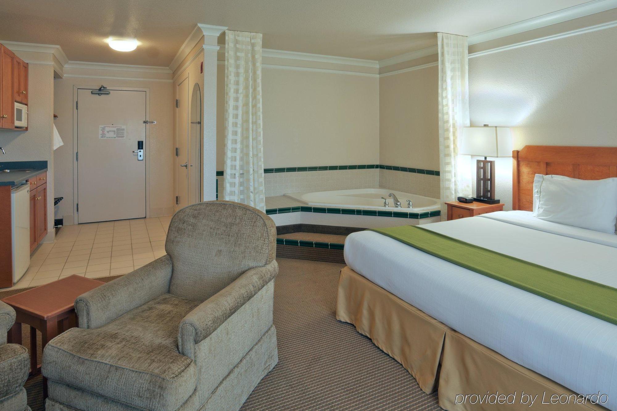 Holiday Inn Express Hotel & Suites Arcata/Eureka-Airport Area By Ihg McKinleyville Værelse billede